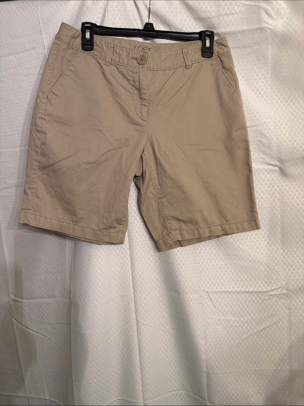 Loft tan Bermuda shorts in a size 6 curvy.